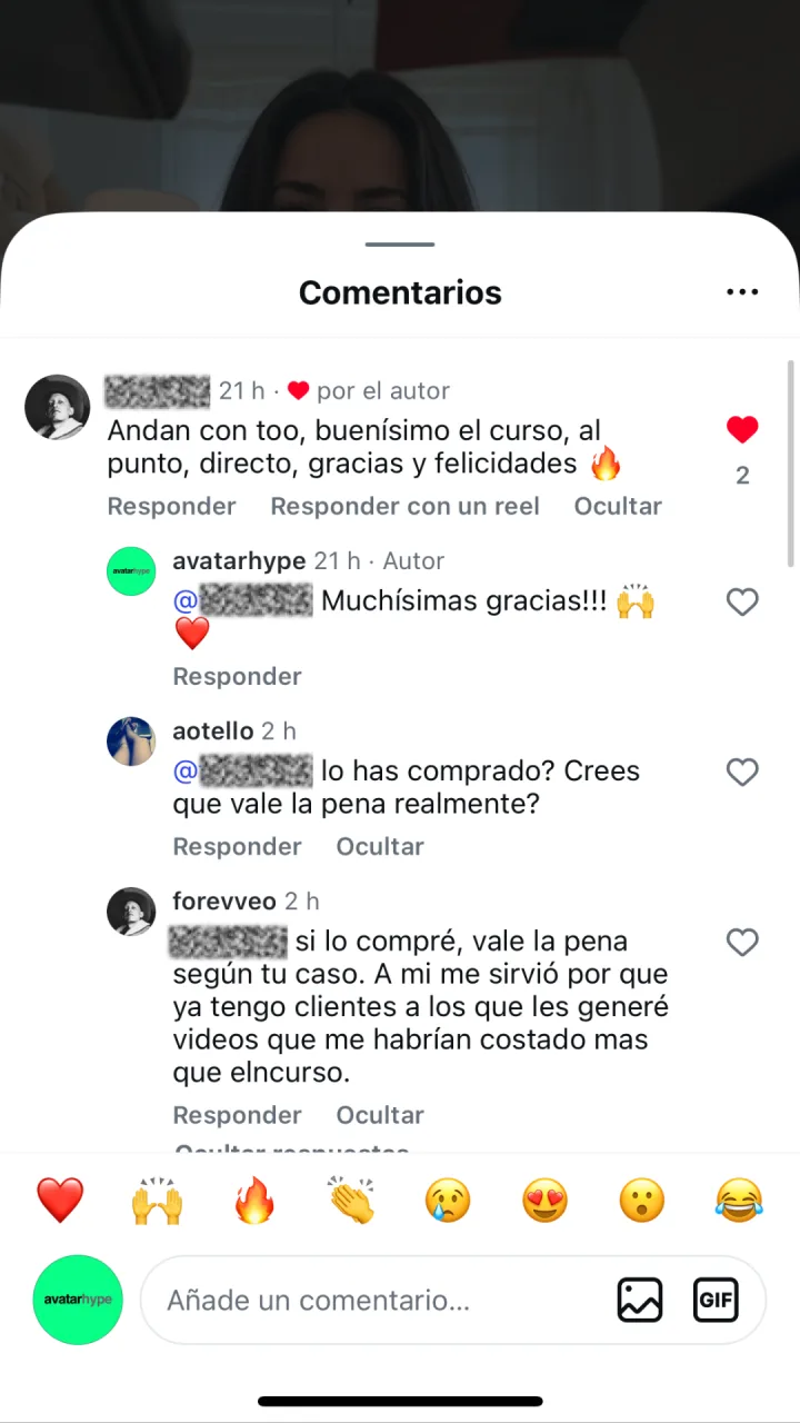 Comentarios de Instagram. «Buenísimo el curso, al punto, directo.» Otro usuario pregunta si vale la pena de verdad y un comprador responde: «Sí lo compré. A mí me sirvió porque ya tengo clientes a los que les generé vídeos que me habrían costado más que el curso.»
