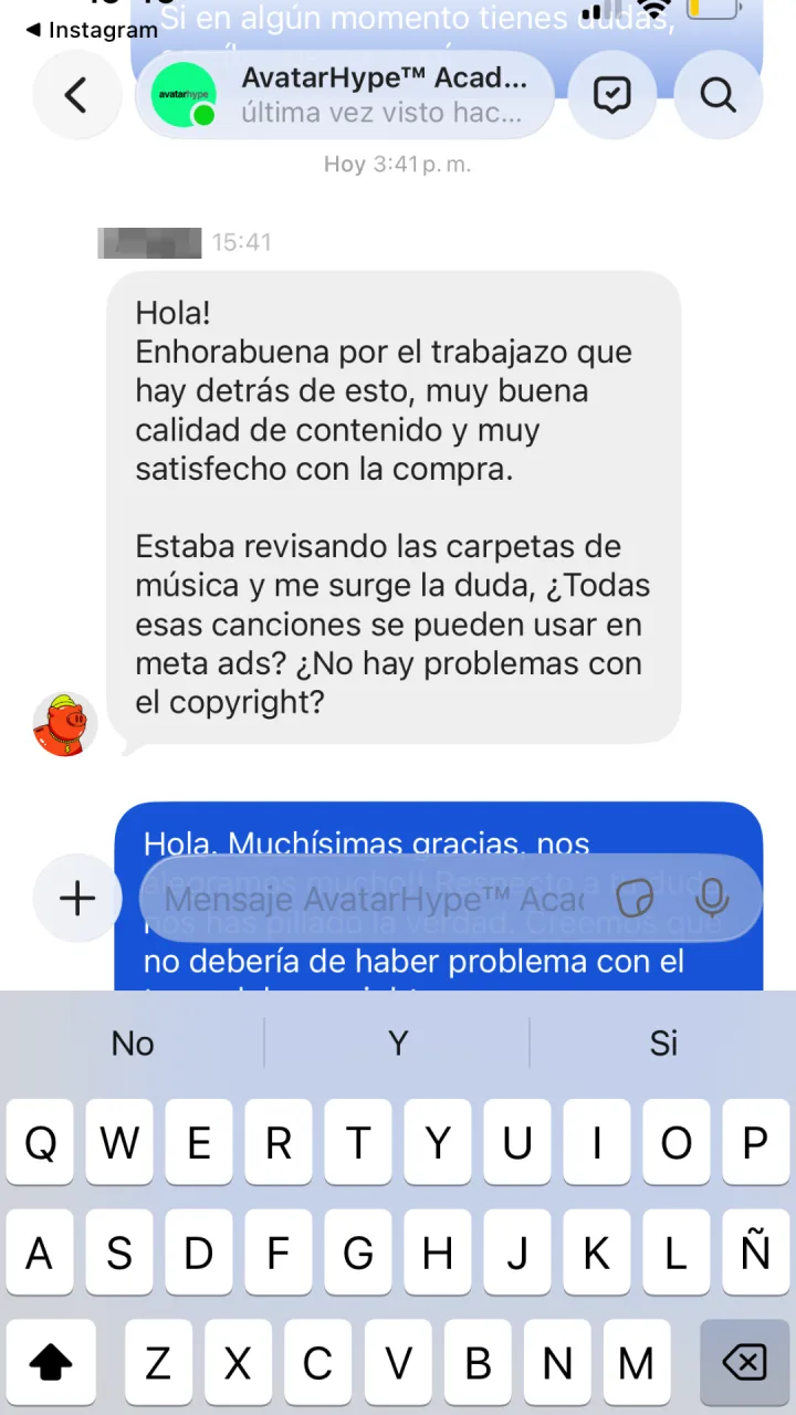 DM: «Enhorabuena por el trabajazo que hay detrás de esto: muy buena calidad de contenido y muy satisfecho con la compra.» (Después pregunta por las carpetas de música; la respuesta queda tapada por el teclado.)
