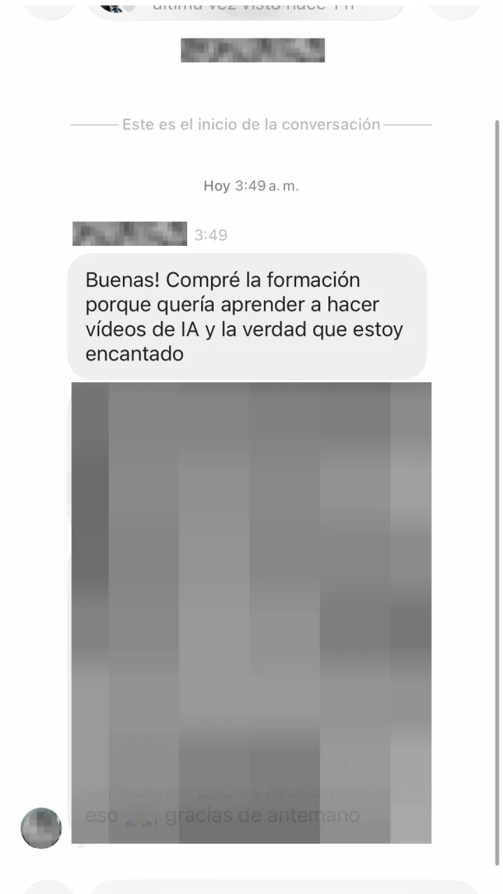 DM: «Compré la formación porque quería aprender a hacer vídeos de IA y la verdad es que estoy encantado.» (El resto del mensaje va tapado.)